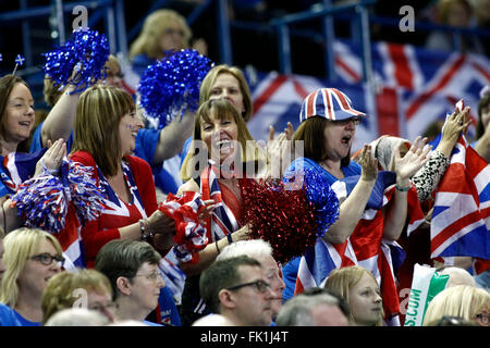 Barclaycard Arena, Birmingham, UK. Le 05 Mar, 2016. Davis Cup Tennis World Group premier tour. Grande-bretagne face au Japon. Les fans anglais montrer leur appui avant cet après-midi de jeux. Credit : Action Plus Sport/Alamy Live News Banque D'Images