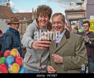 Bristol, Royaume-Uni. 5 mars, 2016. Photo:Thornbury Bristol UK, au sud-ouest de l'UKIP Conférence. Nigel Farage assiste à la Conférence de l'ouest du sud de l'UKIP. Date 05/03/2016 Ref : © charlie bryan/Alamy Live News Crédit : charlie bryan/Alamy Live News Banque D'Images