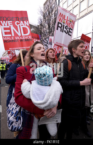 Un million de femmes Hausse ! Ensemble nous pouvons mettre fin à la violence de l'homme ! Une manifestation et rassemblement international de Mars et des femmes et des filles contre Banque D'Images