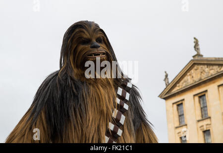Oxford, UK. 5 mars, 2016. Chewbacca cosplayeuse à la première Comic Con à Oxford. Credit : Pete Lusabia/Alamy live news Banque D'Images