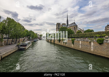 La vue sur Notre Dame du Pont de l'Archeveche Banque D'Images