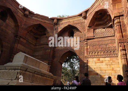 Tombe d'Iltutmish situé dans complexe Qûtb, le premier tombeau islamique en Inde, fut construit par Iltutmish lui-même un an avant sa de Banque D'Images