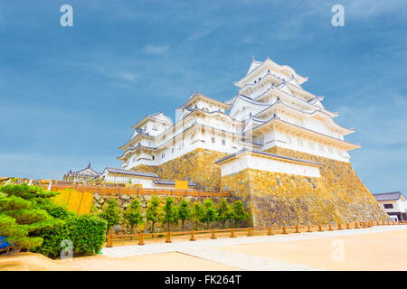 Vaste chantier ci-dessous à la base de Himeji-jo Château sur une journée claire, ciel bleu à Himeji, Japon après avoir été récemment rénovées début 2015. Anglès Banque D'Images