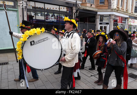 Redruth, Cornwall, UK. Le 05 Mar, 2016. Célébration de la journée de St Piran Cornwall Redruth (Sat). Le saint patron de la Cornouailles est honoré avec des défilés à villes comté. Credit : Dorset Media Service/Alamy Live News Banque D'Images