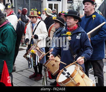 Redruth, Cornwall, UK. Le 05 Mar, 2016. Célébration de la journée de St Piran Cornwall Redruth (Sat). Le saint patron de la Cornouailles est honoré avec des défilés à villes comté. Credit : Dorset Media Service/Alamy Live News Banque D'Images