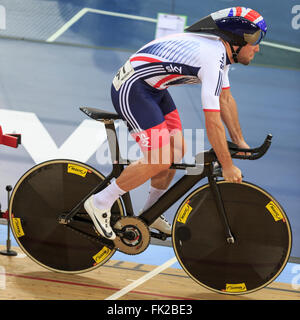 Londres, Royaume-Uni, le 5 mars 2016. 2016 UCI Cyclisme sur Piste Championnats du monde. Mark Cavendish la Grande-Bretagne participe à la quatrième ronde de l'Omnium, le 1 km contre la montre. Il a pris la 12e place avec un temps de 1:04,408 (55,893 km/h) ; et a terminé 6e au classement général de la fin de l'événement de deux jours. Credit : Clive Jones/Alamy Live News Banque D'Images