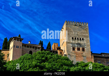 La Tour de Comares, Torre de Comares, a quitté le Queen's dressing, Peinador de la Reina, à l'Alhambra, Grenade, Espagne Banque D'Images