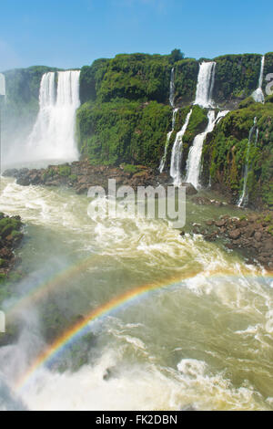 Le magnifique Garganta del Diablo à l'Iguazu, l'une des sept merveilles naturelles du monde Banque D'Images