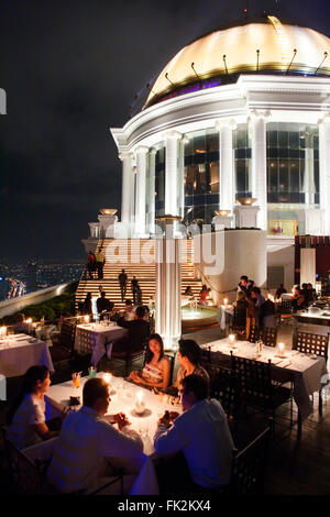 L'Asie du Sud, en Thaïlande, à Bangkok, quartier, bangrak Lebua at State Tower Hotel 63e étage, le sky bar et restaurant Sirocco Banque D'Images