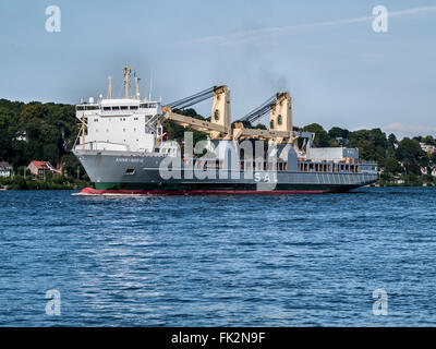 Navire polyvalent Anne-Sofie sur l'Elbe en sortie depuis le port de Hambourg, Allemagne. Banque D'Images