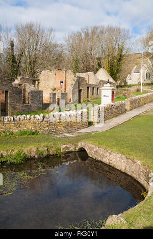 Ruines de bâtiments abandonnés à Tyneham Village, Dorset UK en mars - perdu village abandonné abandonné abandonné Banque D'Images