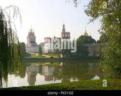 Genre sur le monastère de Novodevichiy en septembre. Banque D'Images