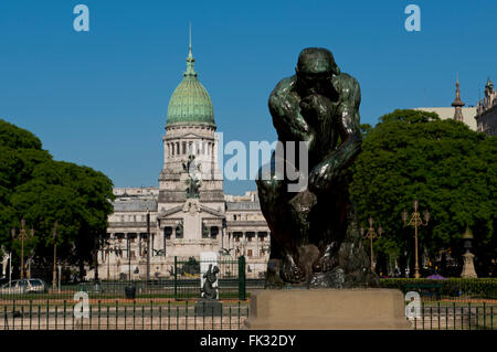 Une statue devant le palais des congrès national d'argentine à Buenos Aires Banque D'Images