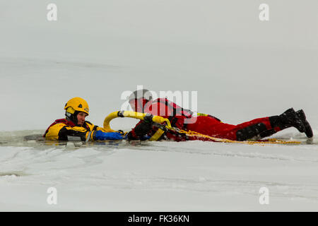 Formation de sauvetage sur glace Ontario Canada Banque D'Images