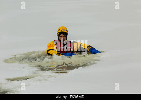 Formation de sauvetage sur glace Ontario Canada Banque D'Images