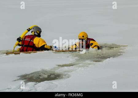 Formation de sauvetage sur glace Ontario Canada Banque D'Images