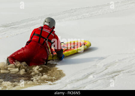 Formation de sauvetage sur glace Ontario Canada Banque D'Images