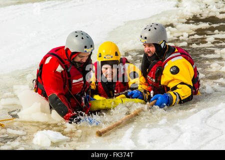 Formation de sauvetage sur glace Ontario Canada Banque D'Images