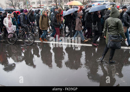 Manifestation à l'avance de la Journée de la femme à Berlin, Allemagne. Banque D'Images