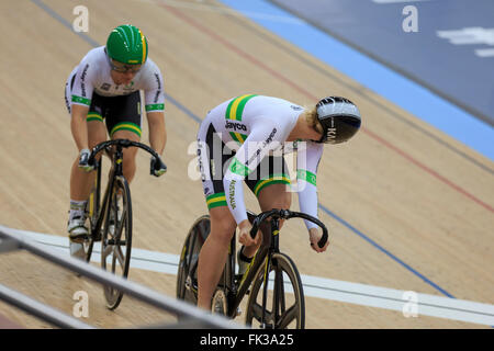 Londres, Royaume-Uni, le 6 mars 2016. 2016 UCI Cyclisme sur Piste Championnats du monde. L'Australie est Anna Meares (gauche) ont progressé dans la demi-finale de la Women's sprint individuel en battant son coéquipier Stephanie Morton (droite) par 2-1 dans le meilleur des 3 jambes. Credit : Clive Jones/Alamy Live News Banque D'Images