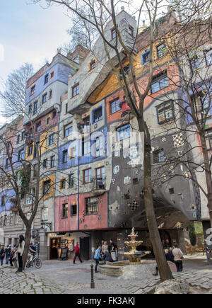 Maison Hundertwasser - Hundertwasserhaus (Hundertwasser-Krawinahaus) Banque D'Images