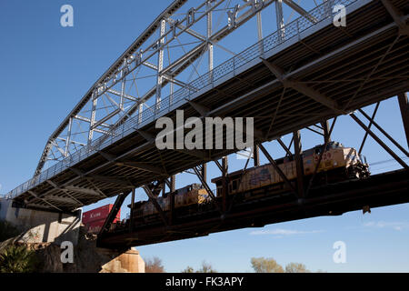 Yuma Crossing, rail et route pont sur la rivière Colorado, Yuma, Arizona, USA Banque D'Images