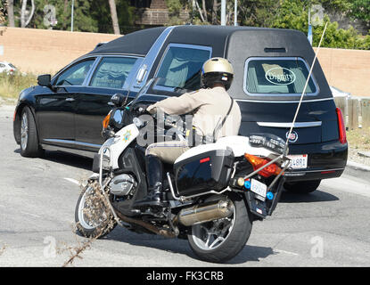 Westwood, Californie, USA. 6 mars, 2016. L'escorting CHP hurst le transport du corps de Nancy Reagan ici de Belair accueil qui est mort dimanche matin à l'âge de 94 ans. Photo par Gene Blevins/LA Daily News/ZumaPress. Credit : Gene Blevins/ZUMA/Alamy Fil Live News Banque D'Images