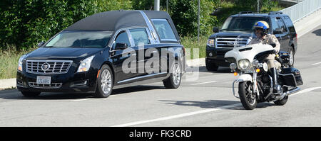 Westwood, Californie, USA. 6 mars, 2016. L'escorting CHP hurst le transport du corps de Nancy Reagan ici de Belair accueil qui est mort dimanche matin à l'âge de 94 ans. Photo par Gene Blevins/LA Daily News/ZumaPress. Credit : Gene Blevins/ZUMA/Alamy Fil Live News Banque D'Images