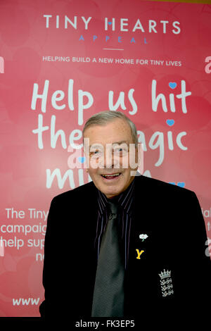 Harold 'Dickie' Bird à Barnsley, l'hôpital South Yorkshire, UK. Photo : Scott Bairstow/Alamy Banque D'Images