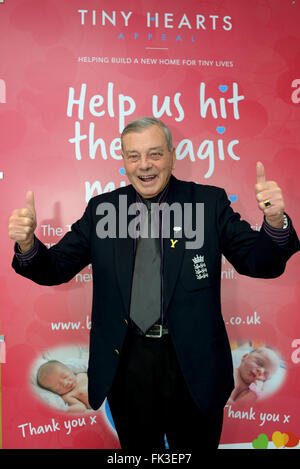 Harold 'Dickie' Bird à Barnsley, l'hôpital South Yorkshire, UK. Photo : Scott Bairstow/Alamy Banque D'Images