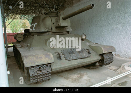 Char moyen soviétique T-34/76 (1943) affiché dans le musée technique militaire à Lesany, République tchèque. Ce réservoir est nommé d'après le village de Lidice Lidice de Bohème complètement détruit par les forces nazis allemands en 1942. Le réservoir de Lidice T-34 a été utilisé par le 1er Corps d'armée tchécoslovaque combats depuis 1943 à 1945 sur le front de l'est aux côtés de l'Armée rouge soviétique durant la Seconde Guerre mondiale. Banque D'Images