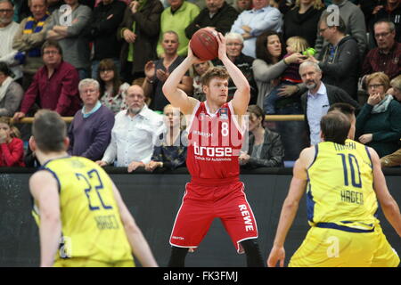 Hagen, Allemagne. 06 Mar, 2016. Lucca Staiger # 8 de Brose Baskets en action pendant la Hagen et Allemagne Brose Basket-ball match où Hagen a gagné avec score 87-66. © Maik Boenisch/Pacific Press/Alamy Live News Banque D'Images