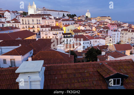 Vue sur la vieille ville dans Alfama, Lisbonne, Portugal Banque D'Images