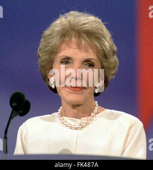 L'ancienne Première dame Nancy Reagan parle lors de la Convention nationale républicaine de 1996 à San Diego, Californie le 12 août 1996. Credit : Ron Sachs/CNP - AUCUN FIL SERVICE - Banque D'Images