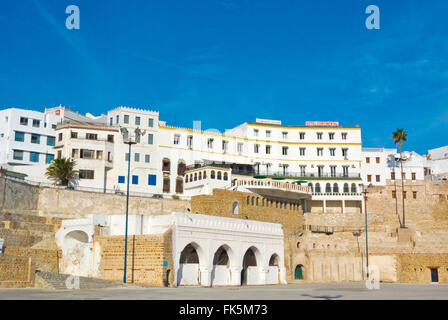 Terrasse Borj al-Hajoui, à Bab Marsa, avec en arrière-plan Medina, Tanger, nord du Maroc, l'Afrique du Nord Banque D'Images