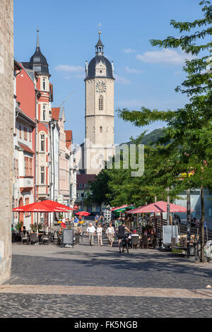 Vue depuis le Johannisstreet à la principale église Saint Michel à Jena, Allemagne Banque D'Images