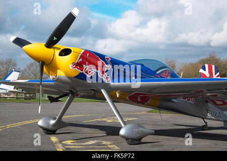 XtremeAir Sbach41 XA 300 avions de voltige aérienne de haute performance de l'équipe acrobatique Matadors au Royaume-Uni Banque D'Images