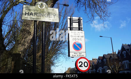 Les limites de vitesse de 20 mi/h a été introduit dans l'Haringey, Nord de Londres Banque D'Images