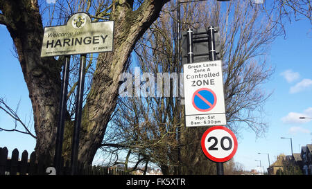 Les limites de vitesse de 20 mi/h a été introduit dans l'Haringey, Nord de Londres Banque D'Images