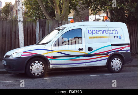 Un BT Openreach van sur une rue de Londres Banque D'Images