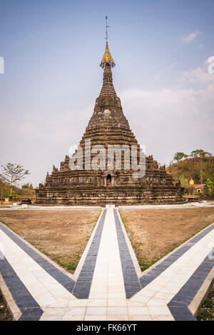 Ruines du temple bouddhiste à Mrauk U, l'État de Rakhine, au Myanmar (Birmanie), l'Asie Banque D'Images