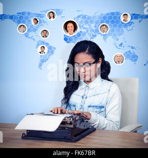 Image composite de dactylographie femme asiatique Banque D'Images