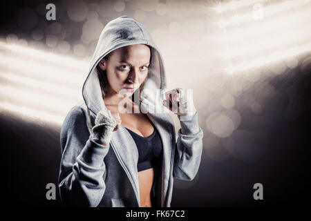 Image composite de portrait de boxer avec capot en position de combat Banque D'Images