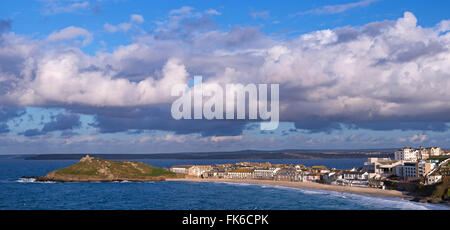 St Ives et l'île d'Clodgy Point, Cornwall, Angleterre, Royaume-Uni, Europe Banque D'Images