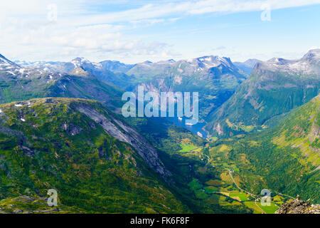 Avis de Geiranger et Geirangerfjord, l'UNESCO, depuis le sommet du mont Dalsnibba, Norvège, Scandinavie Banque D'Images