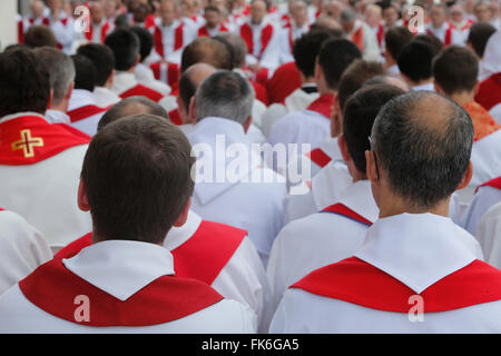 Prêtre ordinations à la Cathédrale Notre-Dame de Paris, Paris, France, Europe Banque D'Images