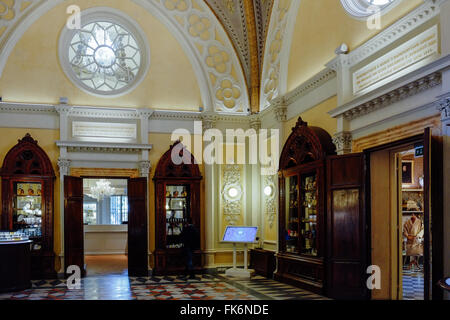 Chambre interne de la pharmacie Santa Maria Novella à Florence Italie créé il y a 600 ans par les moines florentin Banque D'Images