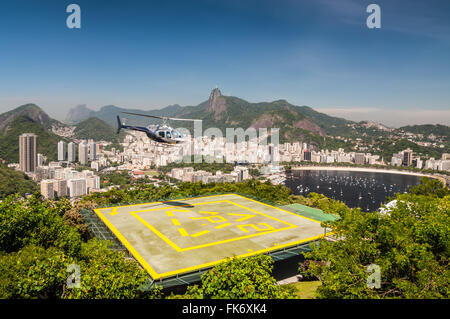 Le Tour en hélicoptère au dessus de Rio de Janeiro à Rio de Janeiro, Brésil. Banque D'Images