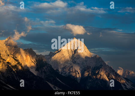 Lumière du soir sur Gruppo del Sorapiss, Dolomites, province de Belluno, Veneto, Italie Banque D'Images