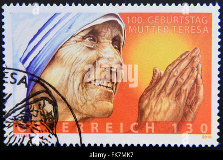 Autriche - circa 2010 : timbre imprimé en Autriche montrant une image de mère Teresa, vers 2010. Banque D'Images